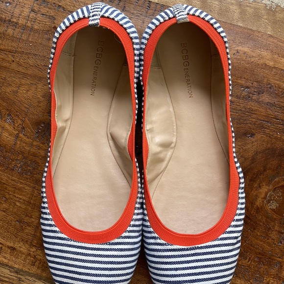 Super cute striped BCBGeneration flats size 9 - Picture 7 of 9
